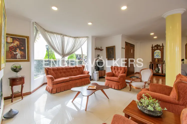 Casa de 5 alcobas en venta en San Jose De Los Arboles, Chía, 253 m² · foto 2 de 16