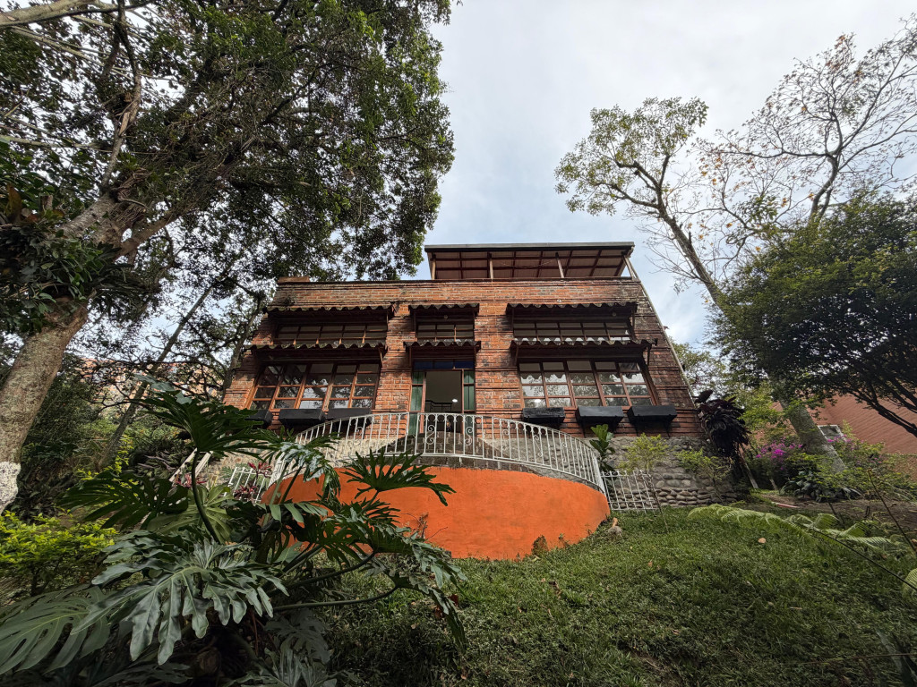 House for rent in Loma de las brujas, Envigado