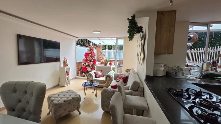 Apartamento de 3 alcobas en arriendo en Los Naranjos, Medellín, 132 m² · foto 2 de 20