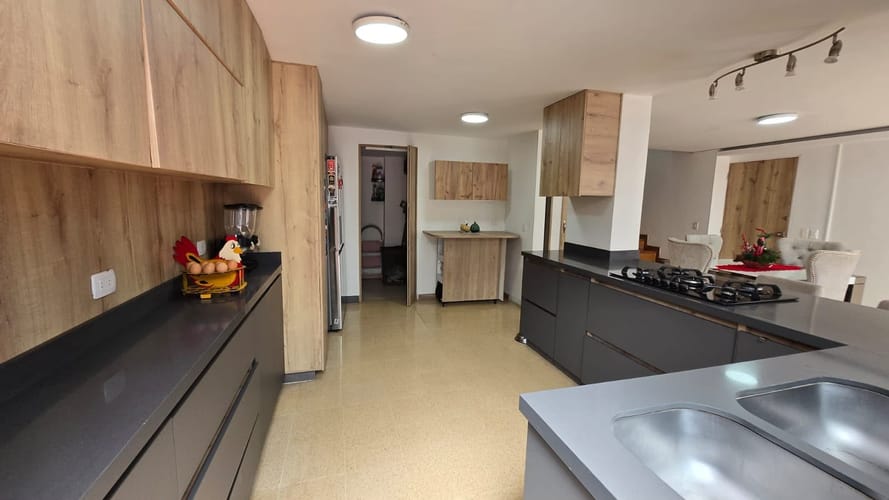 Apartamento de 3 alcobas en arriendo en Los Naranjos, Medellín, 132 m² · foto 6 de 20