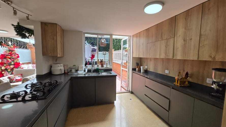 Apartamento de 3 alcobas en arriendo en Los Naranjos, Medellín, 132 m² · foto 7 de 20