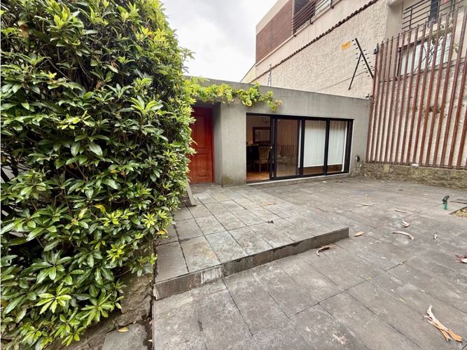 Casa de 3 alcobas en venta en Chapinero, Bogotá, 883 m² · foto 2 de 19