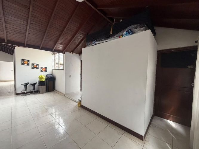 Casa de 6 alcobas en venta en Los Angeles, Medellín, 138 m² · foto 3 de 10