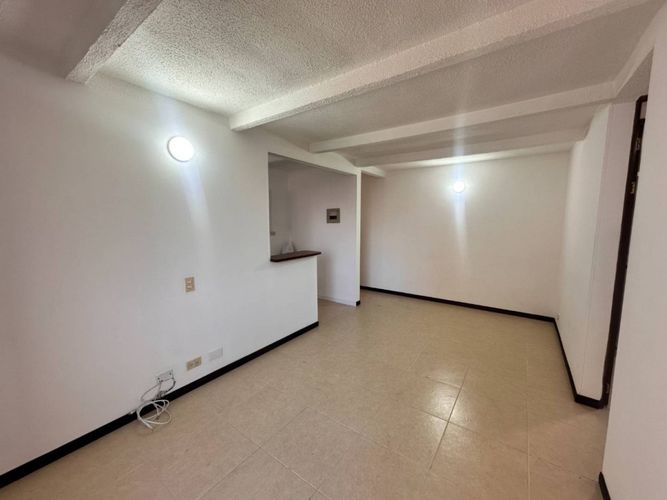 Apartamento de 3 alcobas en arriendo en Loma De Los Bernal, Medellín, 67 m² · foto 5 de 14