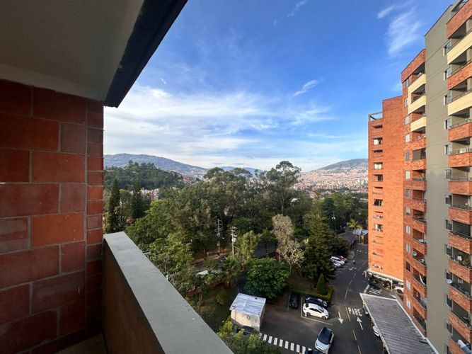 Apartamento de 3 alcobas en arriendo en Loma De Los Bernal, Medellín, 67 m² · foto 6 de 14