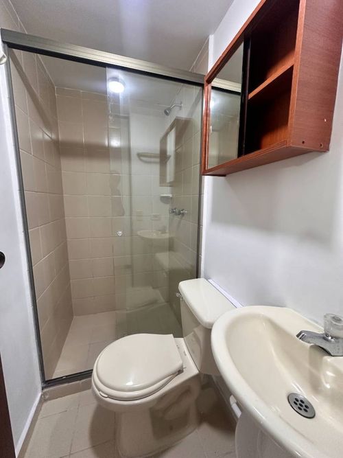 Apartamento de 3 alcobas en arriendo en Loma De Los Bernal, Medellín, 67 m² · foto 7 de 14