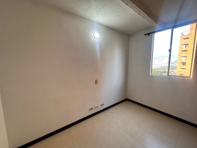Apartamento de 3 alcobas en arriendo en Loma De Los Bernal, Medellín, 67 m² · foto 10 de 14