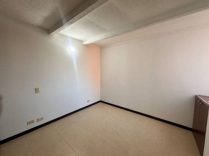Apartamento de 3 alcobas en arriendo en Loma De Los Bernal, Medellín, 67 m² · foto 12 de 14