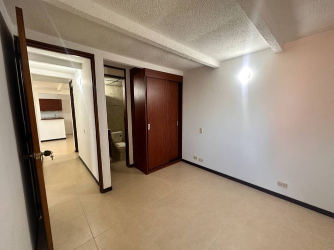 Apartamento de 3 alcobas en arriendo en Loma De Los Bernal, Medellín, 67 m² · foto 13 de 14