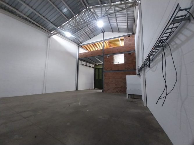 Bodega en arriendo en Sierra Morena, La Estrella, 323 m² · foto 3 de 12