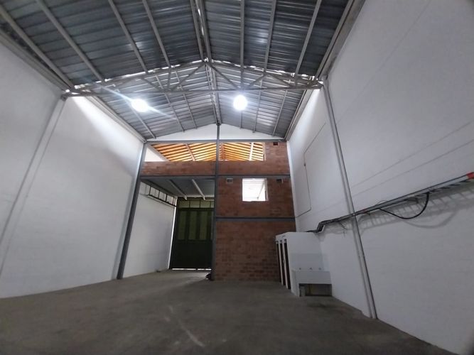 Bodega en arriendo en Sierra Morena, La Estrella, 323 m² · foto 6 de 12