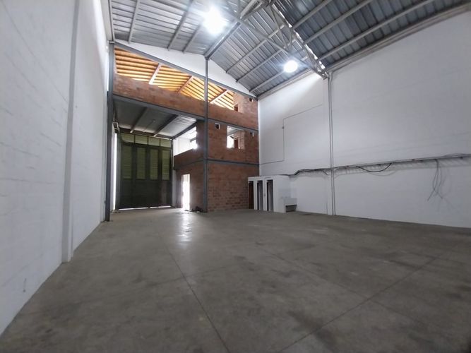 Bodega en arriendo en Sierra Morena, La Estrella, 323 m² · foto 9 de 12
