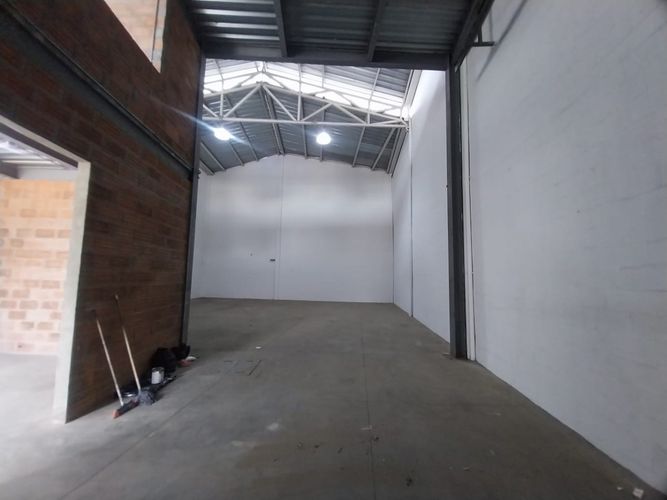 Bodega en arriendo en Sierra Morena, La Estrella, 323 m² · foto 10 de 12