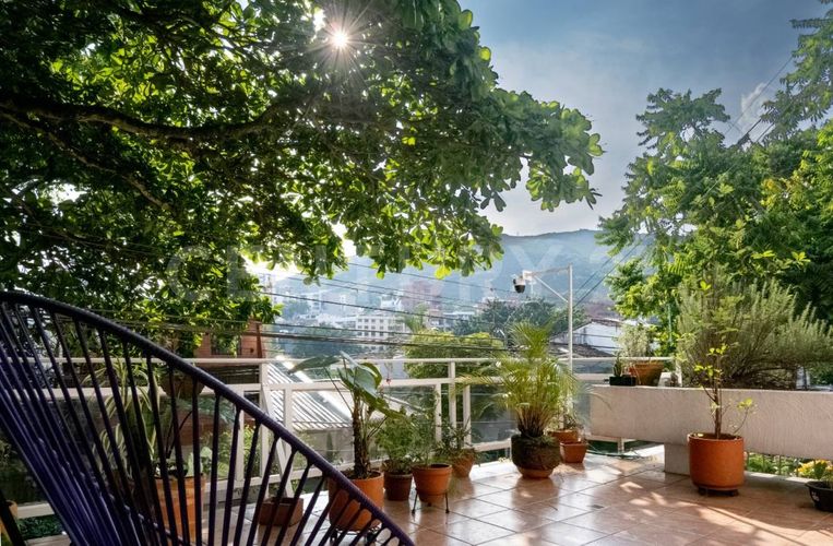 Casa de 5 alcobas en venta en San Fernando Viejo, Cali, 440 m² · foto 2 de 21