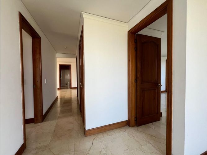 Apartamento de 3 alcobas en venta en San Lucas, Medellín, 170 m² · foto 8 de 20