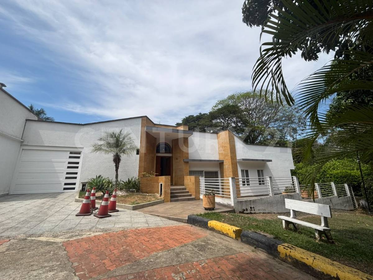 House for rent in Ciudad jardin, Cali