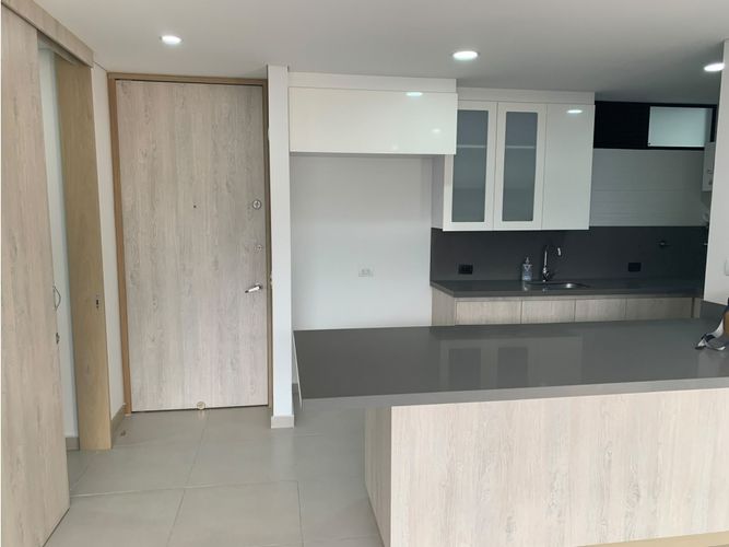 Apartamento de 3 alcobas en venta en Escobero, Medellín, 94 m² · foto 2 de 19