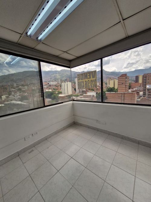 Local en arriendo en Villa Nueva, Medellín, 41 m² · foto 2 de 14