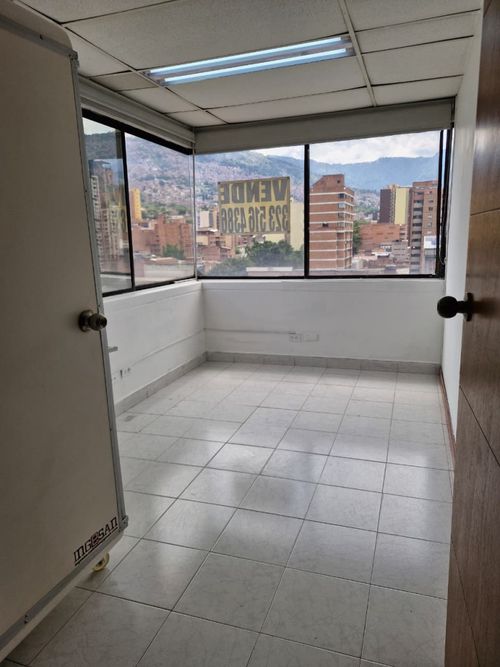 Local en arriendo en Villa Nueva, Medellín, 41 m² · foto 3 de 14