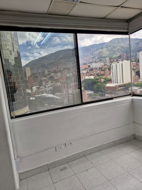 Local en arriendo en Villa Nueva, Medellín, 41 m² · foto 4 de 14