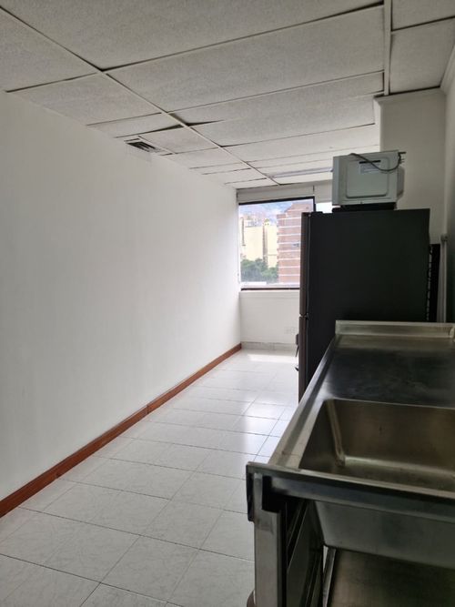 Local en arriendo en Villa Nueva, Medellín, 41 m² · foto 13 de 14