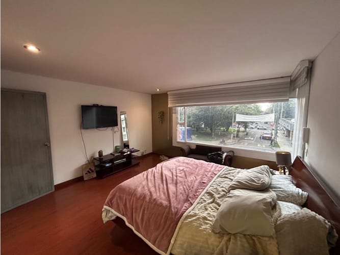 Apartamento de 4 alcobas en venta en Chico, Bogotá, 200 m² · foto 4 de 13
