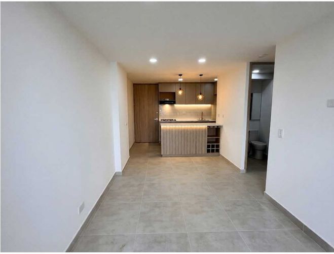 Apartamento de 3 alcobas en venta en Cristo Rey, Medellín, 72 m² · foto 2 de 14