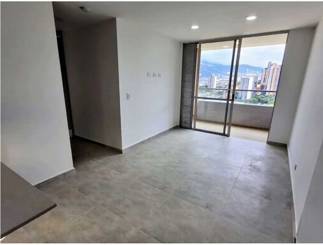 Apartamento de 3 alcobas en venta en Cristo Rey, Medellín, 72 m² · foto 4 de 14