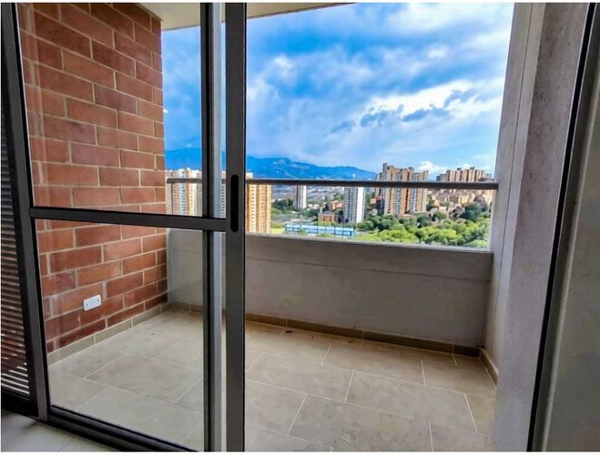 Apartamento de 3 alcobas en venta en Cristo Rey, Medellín, 72 m² · foto 5 de 14