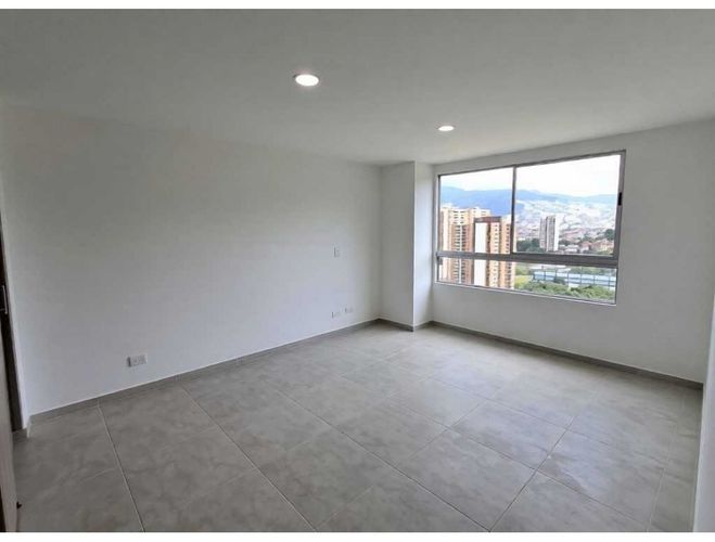 Apartamento de 3 alcobas en venta en Cristo Rey, Medellín, 72 m² · foto 10 de 14