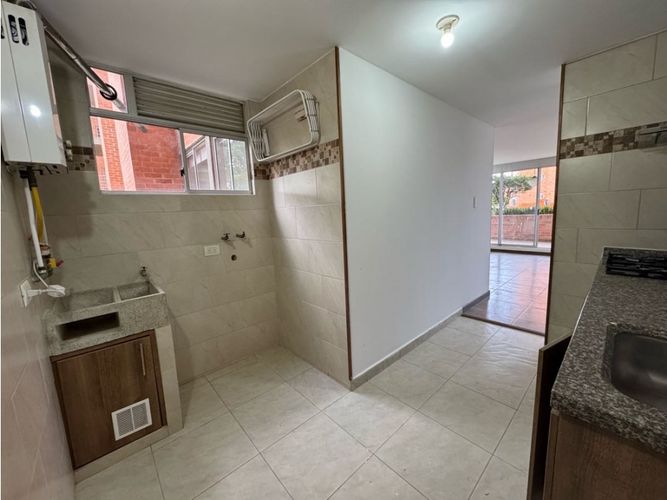 Apartamento de 3 alcobas en venta en Echavarria, Madrid, 66 m² · foto 2 de 17