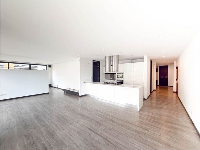 Apartamento de 3 alcobas en venta en El Virrey, Bogotá, 204 m² · foto 3 de 16
