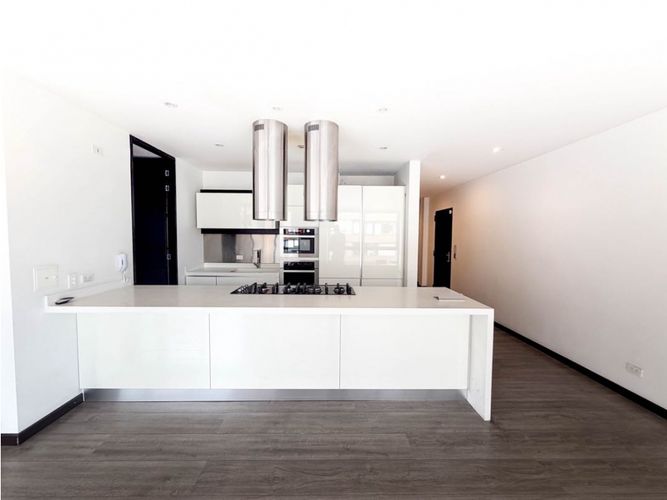 Apartamento de 3 alcobas en venta en El Virrey, Bogotá, 204 m² · foto 9 de 16