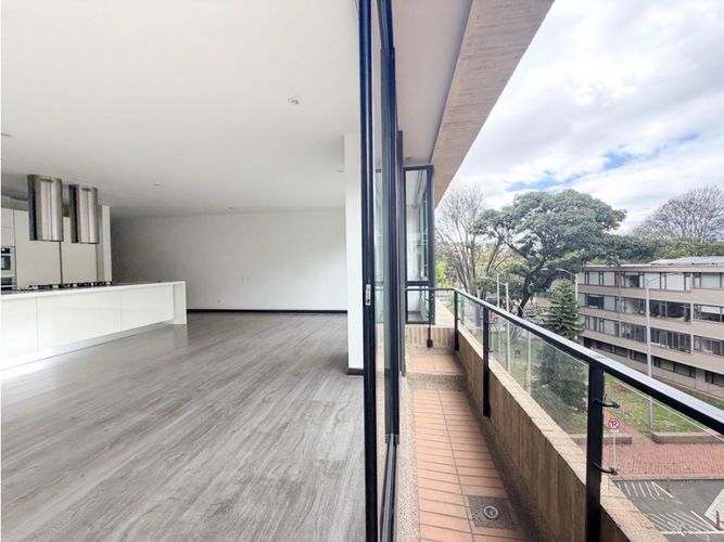 Apartamento de 3 alcobas en venta en El Virrey, Bogotá, 204 m² · foto 10 de 16