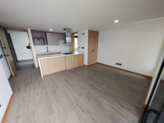 Apartamento de 3 alcobas en arriendo en Loma Del Indio, Medellín, 76 m² · foto 3 de 14