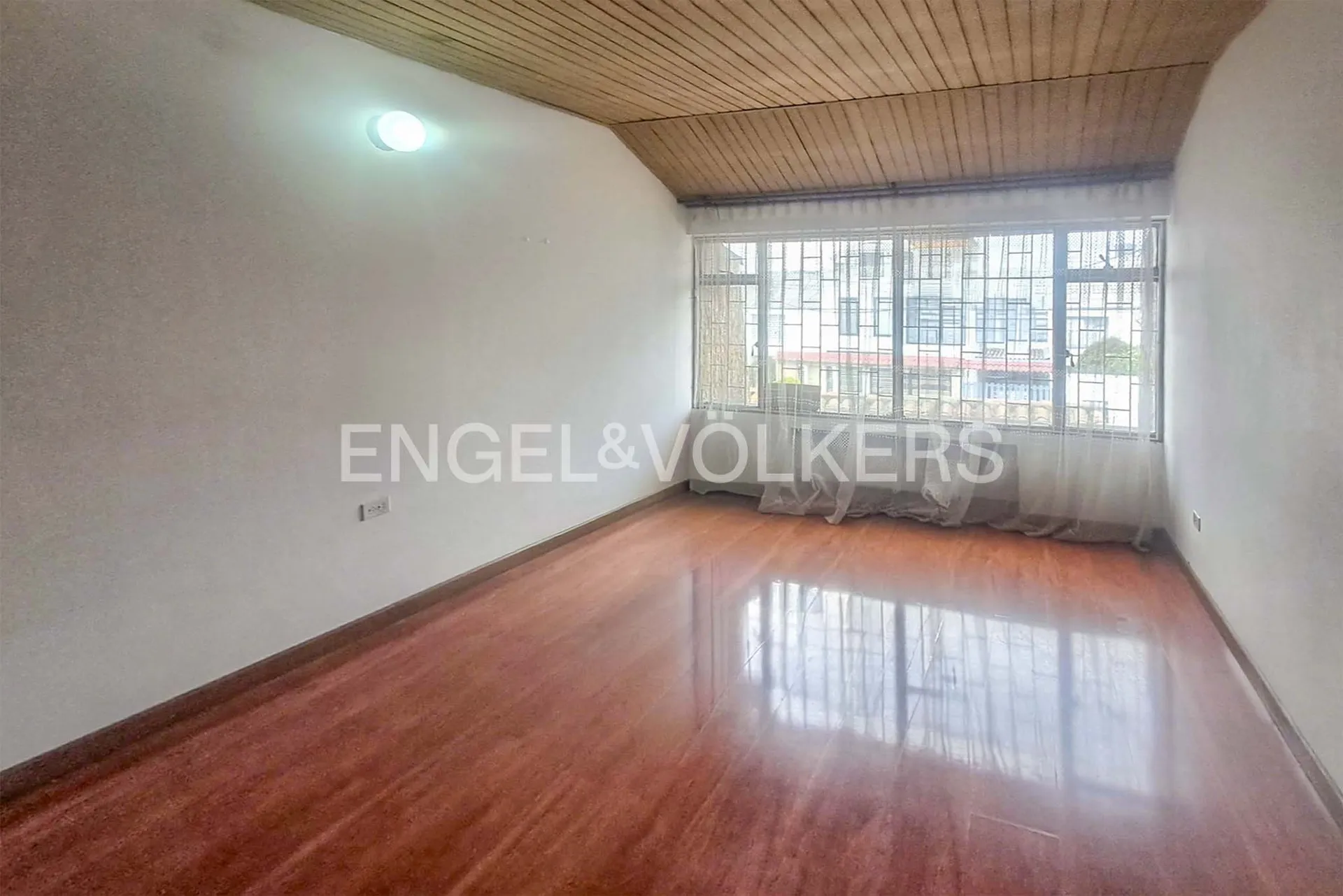 Casa en venta en Pontevedra, Bogotá · foto 9 de 12