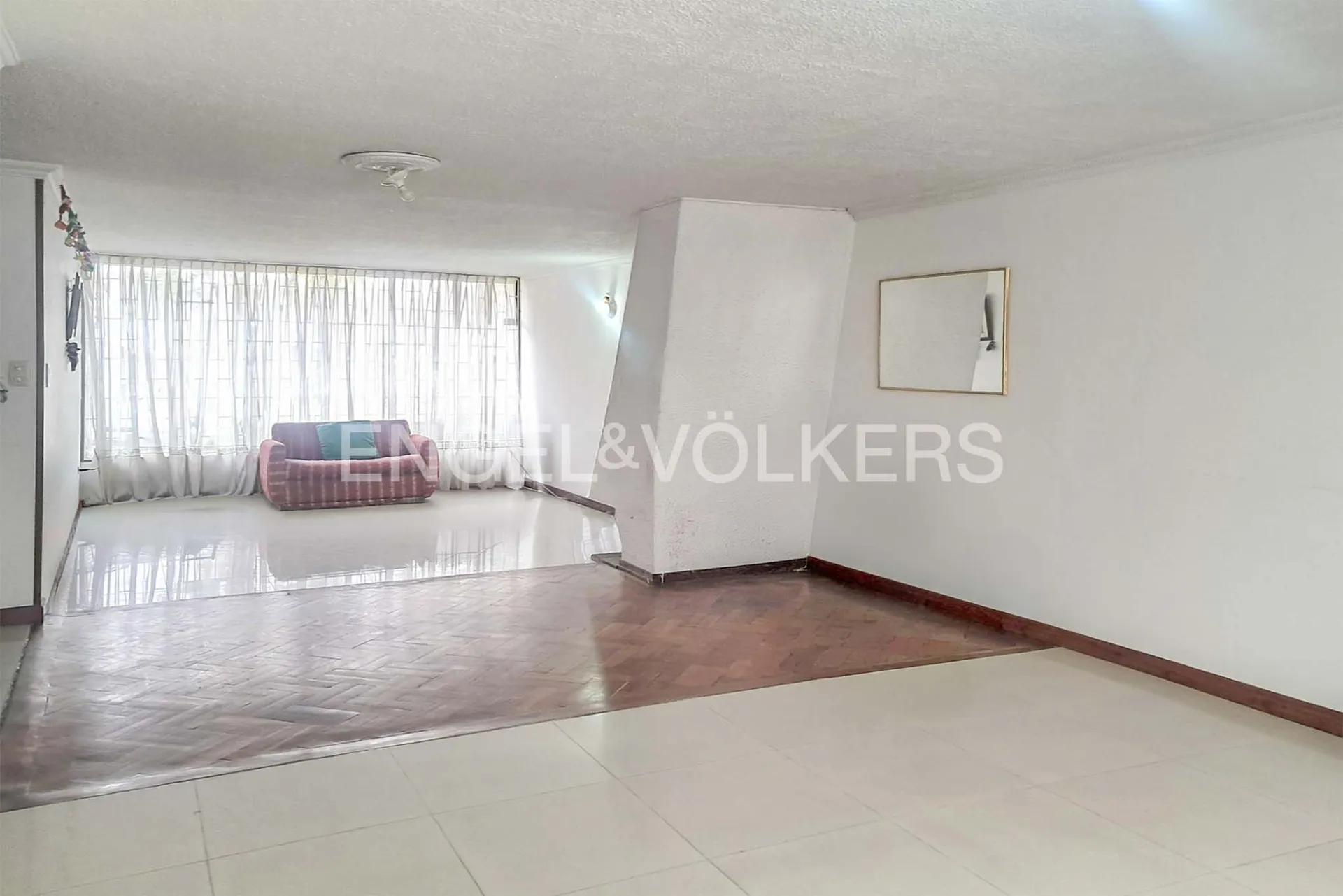 Casa en venta en Pontevedra, Bogotá · foto 3 de 12