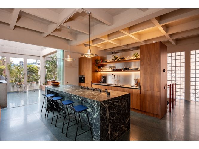 Apartamento de 3 alcobas en venta en El Poblado, Medellín, 330 m² · foto 2 de 24