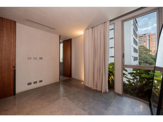 Apartamento de 3 alcobas en venta en El Poblado, Medellín, 330 m² · foto 4 de 24