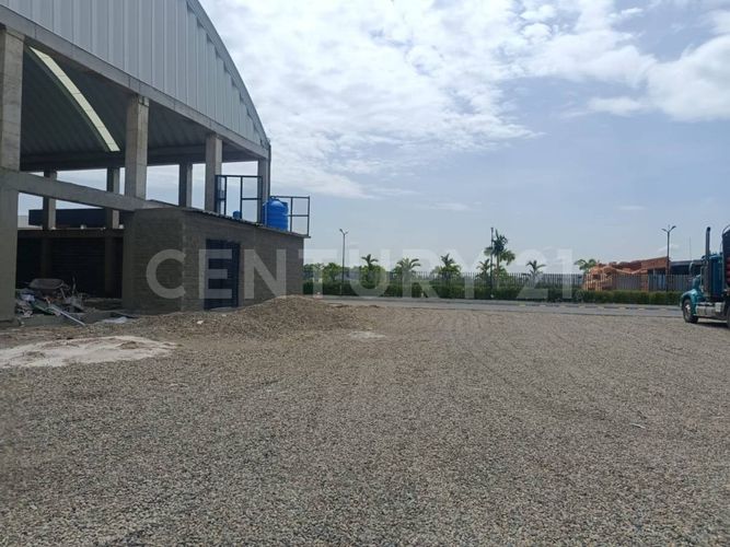 Bodega en arriendo en Bella Suiza, Villavicencio, 900 m² · foto 3 de 11
