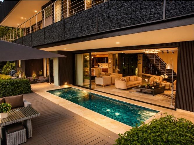 Casa de 4 alcobas en venta en El Poblado, Medellín, 567 m² · foto 2 de 24