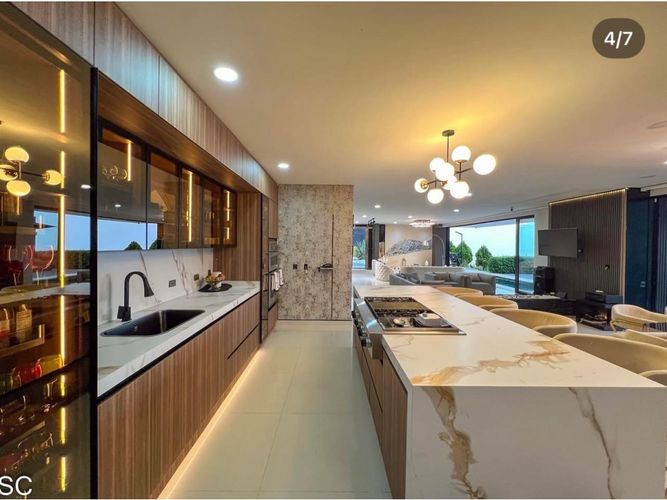 Casa de 4 alcobas en venta en El Poblado, Medellín, 567 m² · foto 5 de 24