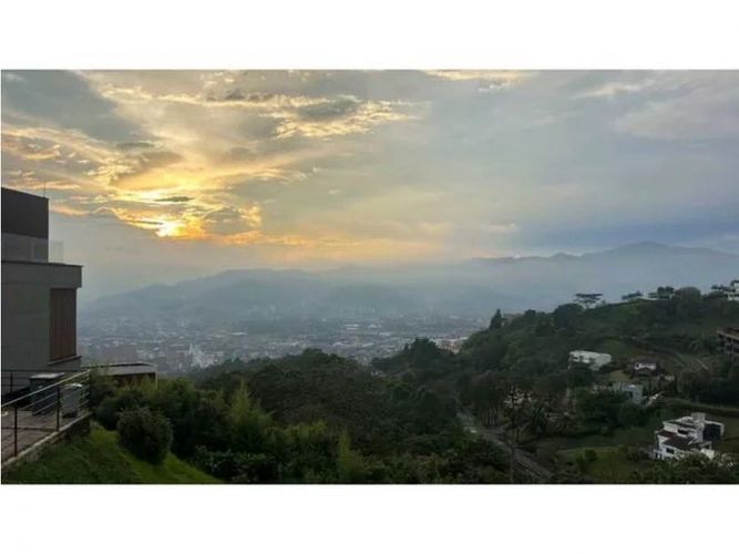 Casa de 4 alcobas en venta en El Poblado, Medellín, 567 m² · foto 9 de 24