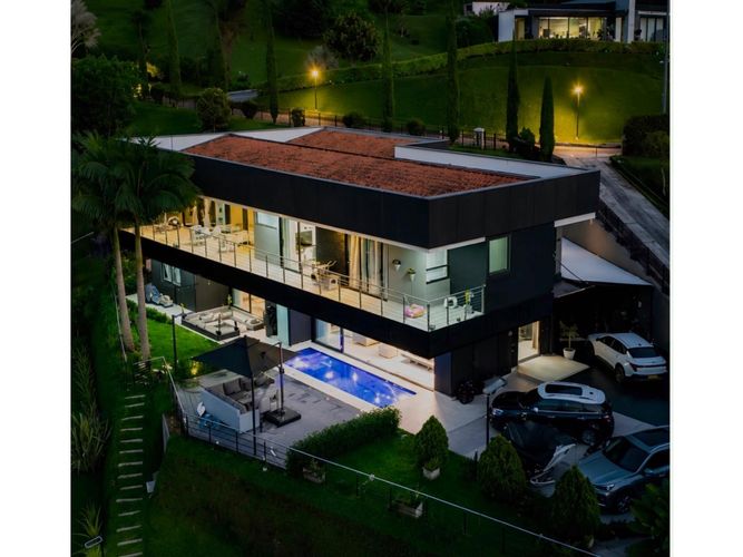 Casa de 4 alcobas en venta en El Poblado, Medellín, 567 m² · foto 10 de 24