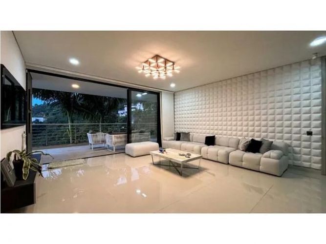 Casa de 4 alcobas en venta en El Poblado, Medellín, 567 m² · foto 11 de 24