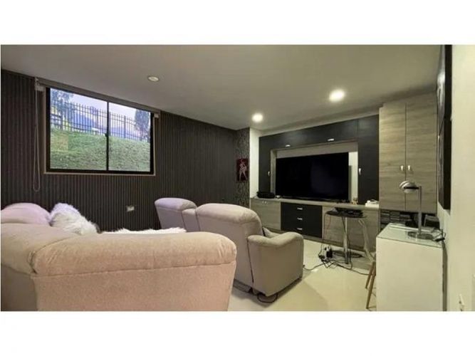 Casa de 4 alcobas en venta en El Poblado, Medellín, 567 m² · foto 12 de 24