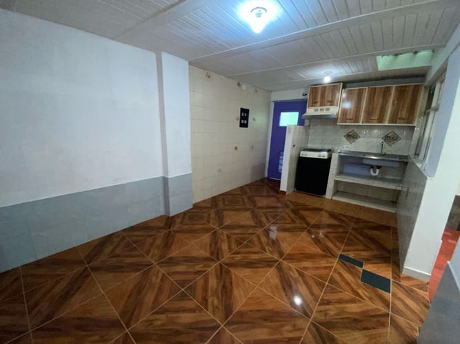 Casa de 6 alcobas en venta en Fontibon, Bogotá, 223 m² · foto 3 de 23
