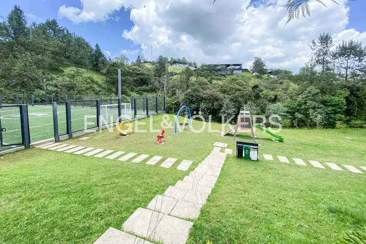 Casa de 3 alcobas en venta en Loma Del Escobero, Envigado, 260 m² · foto 20 de 23