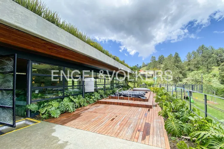 Casa de 3 alcobas en venta en Loma Del Escobero, Envigado, 260 m² · foto 19 de 23