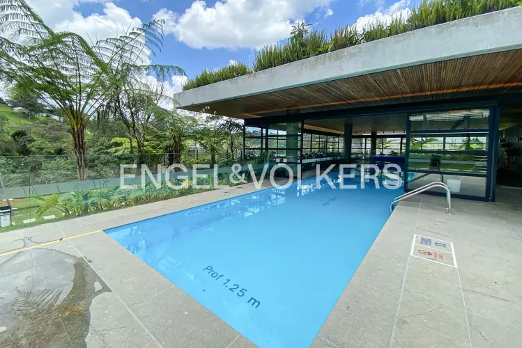 Casa de 3 alcobas en venta en Loma Del Escobero, Envigado, 260 m² · foto 17 de 23